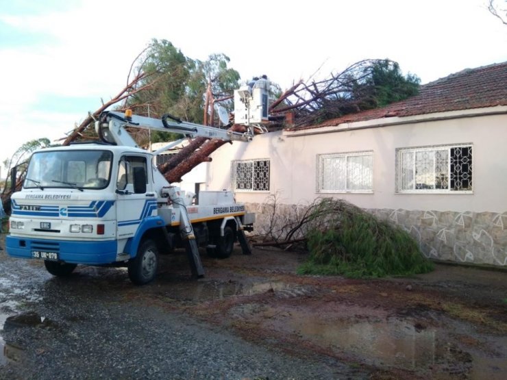 Yağıştan zarar gören Bergama’nın mahallelerinde inceleme