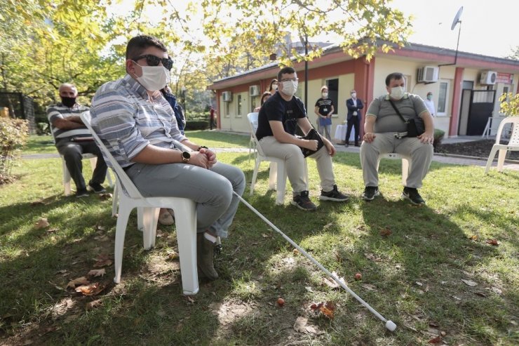 Başkan Erdem görme engellileri unutmadı