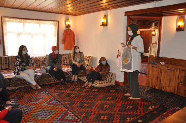 Sandıklı Kadın Kültür Evi ziyaretçilerini ağırlıyor