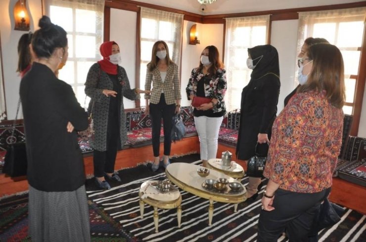 Sandıklı Kadın Kültür Evi ziyaretçilerini ağırlıyor