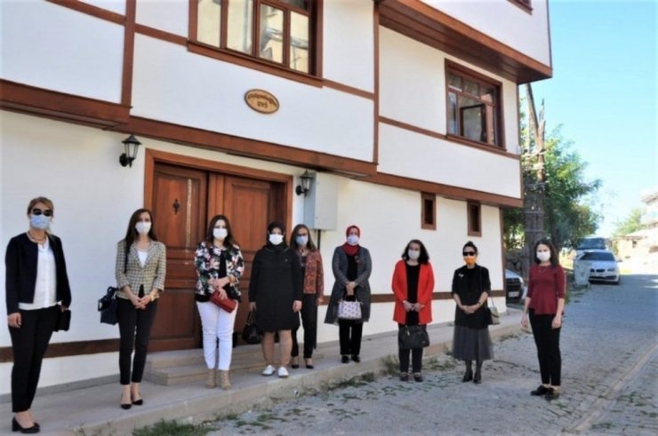 Sandıklı Kadın Kültür Evi ziyaretçilerini ağırlıyor