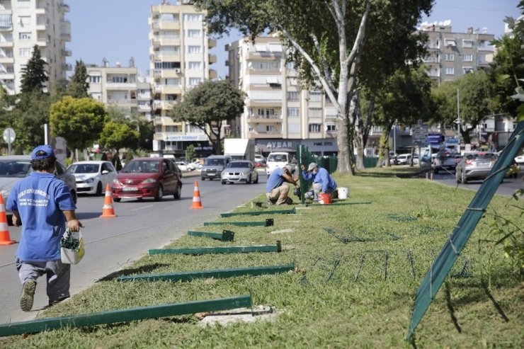 Yaya ölümlerinin yaşandığı caddede tel çit çalışması