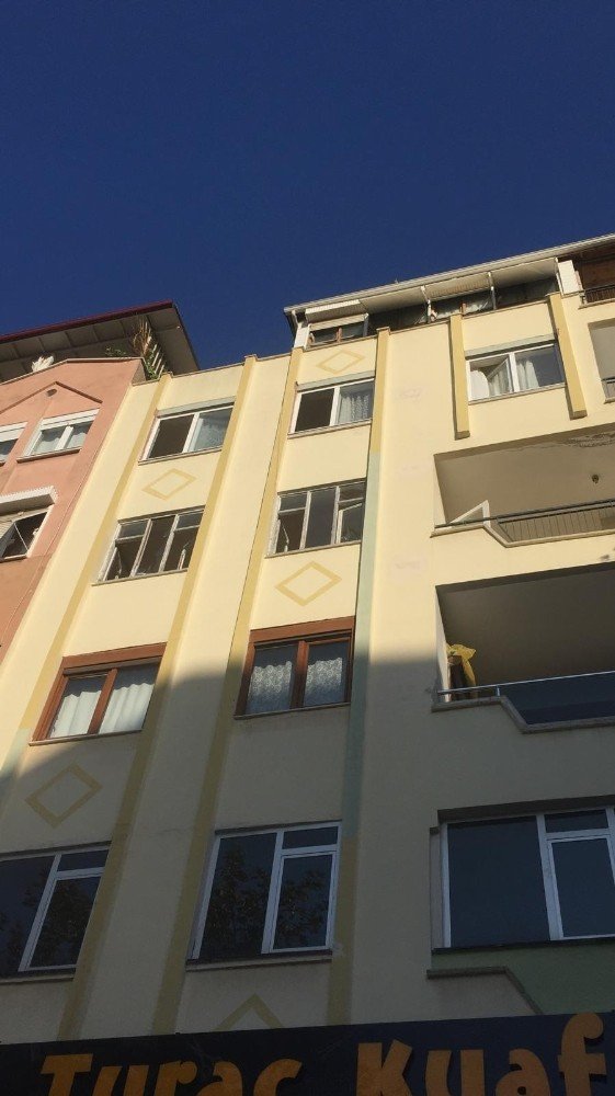 Antalya’da apartman dairesinde patlama: 1 yaralı