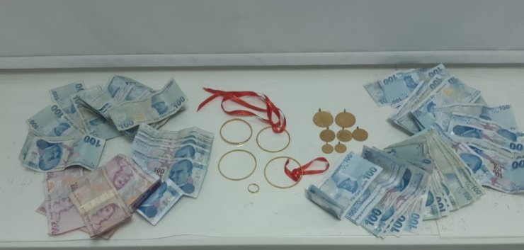 Dolandırıcılar otobüse binerek kaçmaya çalıştıkları anda yakalandı