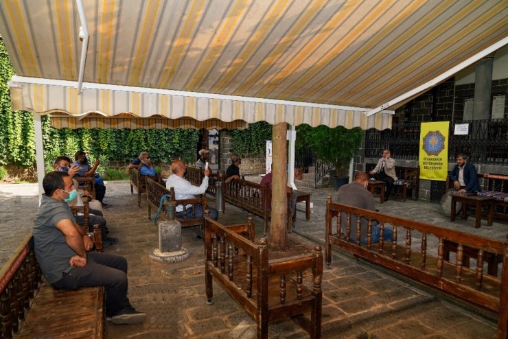 Diyarbakır’da dengbej divanları kaldığı yerden devam ediyor