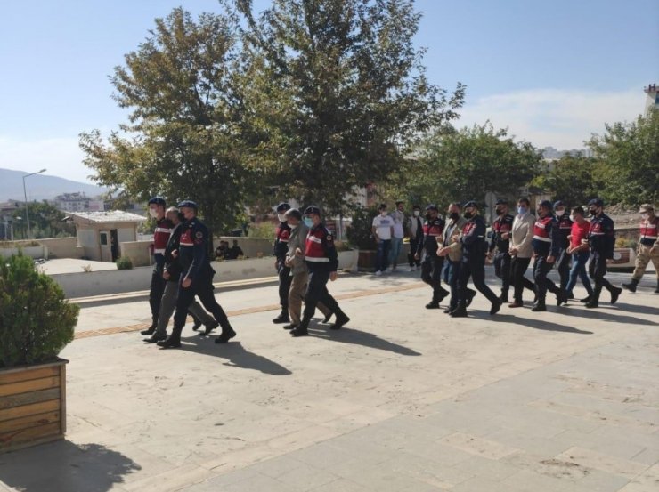 Elazığ’da 1 ton 841 kilo bakır kablo çalan 9 kişilik hırsızlık çetesi çökertildi