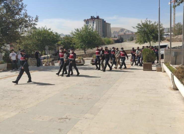 Elazığ’da 1 ton 841 kilo bakır kablo çalan 9 kişilik hırsızlık çetesi çökertildi