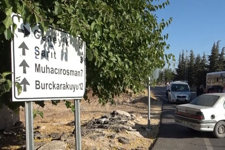 Eylem yapan mahalleli yolu kapattı