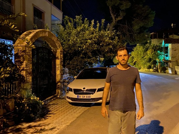 Evin önünden yapılan motosiklet hırsızlığı kameraya yansıdı