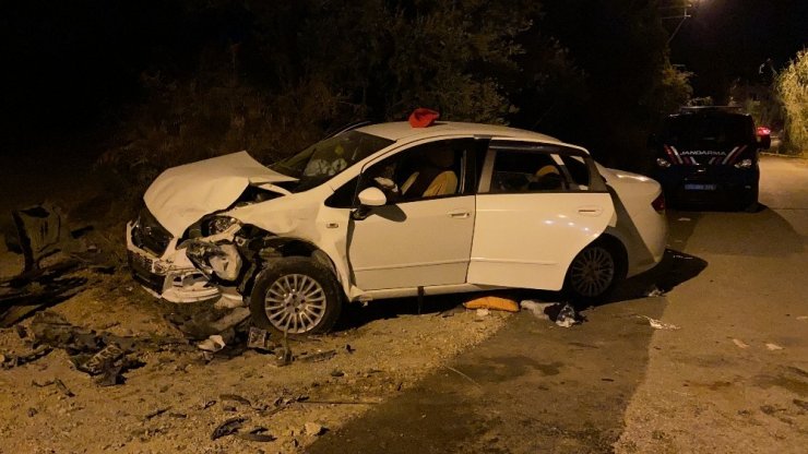 Hatay’da otomobiller kafa kafaya çarpıştı: 5 yaralı
