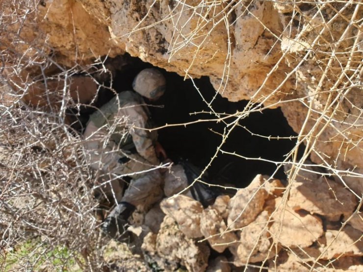 İçişleri Bakanlığınca Şırnak-Siirt-Van-Hakkari illerinde yıldırım-13 Bestler Dereler Operasyonu başlatıldı