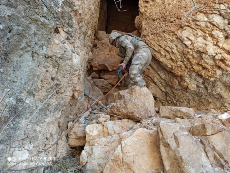 İçişleri Bakanlığınca Şırnak-Siirt-Van-Hakkari illerinde yıldırım-13 Bestler Dereler Operasyonu başlatıldı