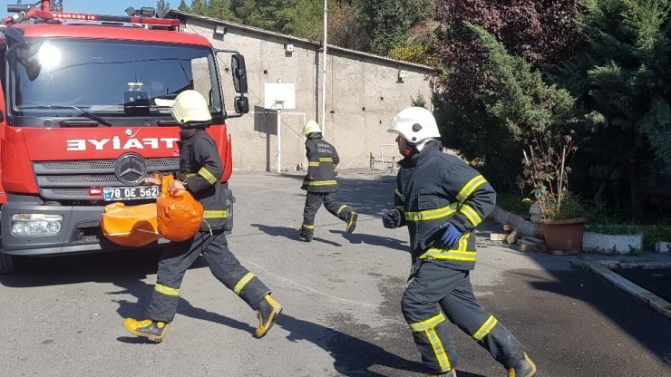 Bu da itfaiyecilerin hortum bowlingi