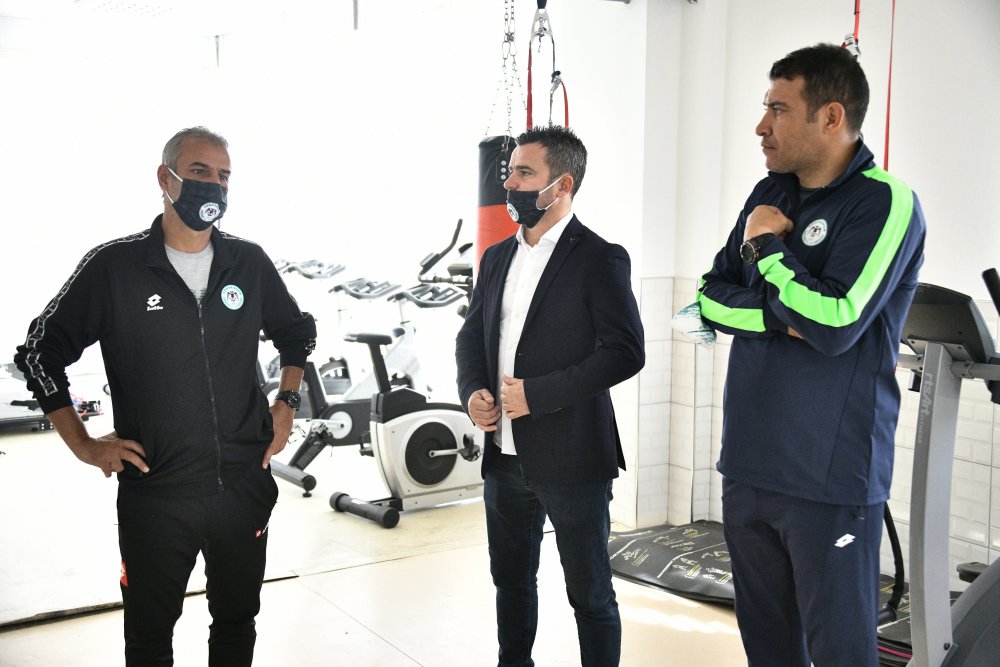 Konyaspor Teknik Direktörü Kartal 19 yaş altı takımının antrenmanını izledi