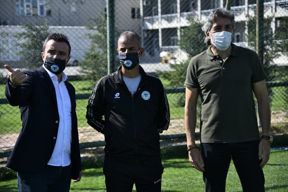 Konyaspor Teknik Direktörü Kartal 19 yaş altı takımının antrenmanını izledi