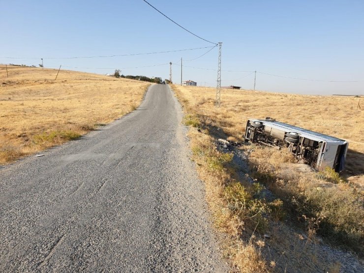 Malatya’da işçi servisi şarampole yuvarlandı: 12 yaralı