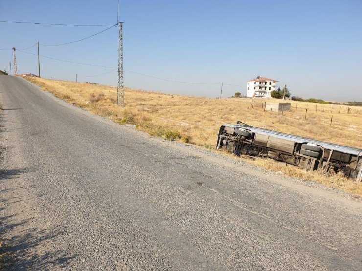 Malatya’da işçi servisi şarampole yuvarlandı: 12 yaralı