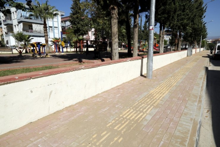 Manavgat Belediyesi’nden Emek ve Sinan Mahallesi’ne kaldırım çalışması