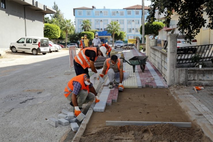 Manavgat Belediyesi’nden Emek ve Sinan Mahallesi’ne kaldırım çalışması