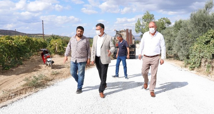 Alaşehir’de binlerce dekar üzüm bağını tozdan kurtaran çalışma