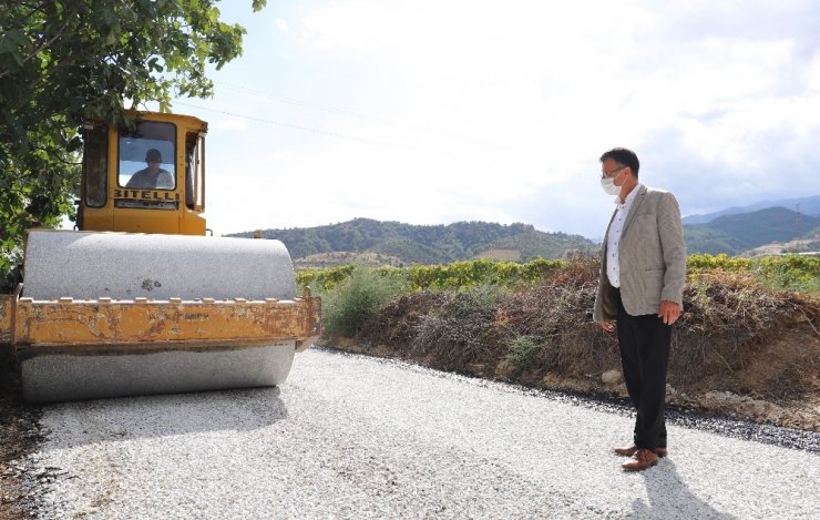 Alaşehir’de binlerce dekar üzüm bağını tozdan kurtaran çalışma