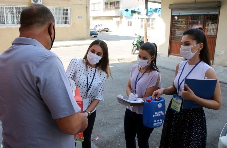 Mersin’de ihtiyaç sahibi ailelere ’hijyen paketi’ ulaştırılıyor