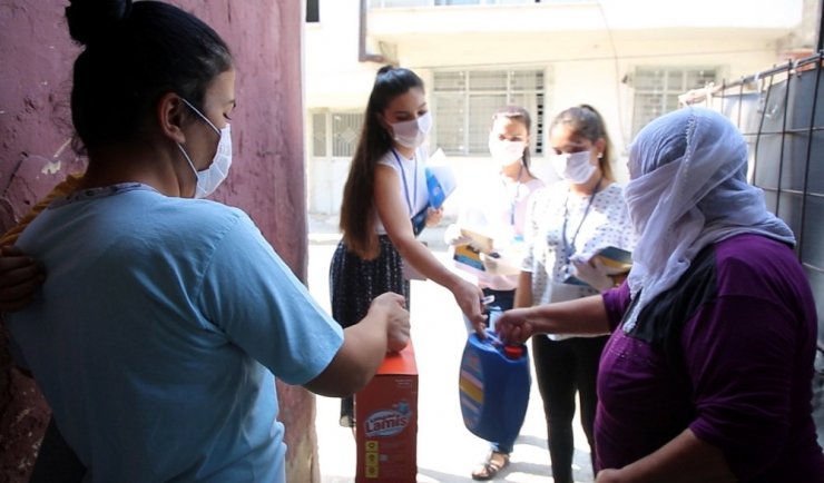 Mersin’de ihtiyaç sahibi ailelere ’hijyen paketi’ ulaştırılıyor