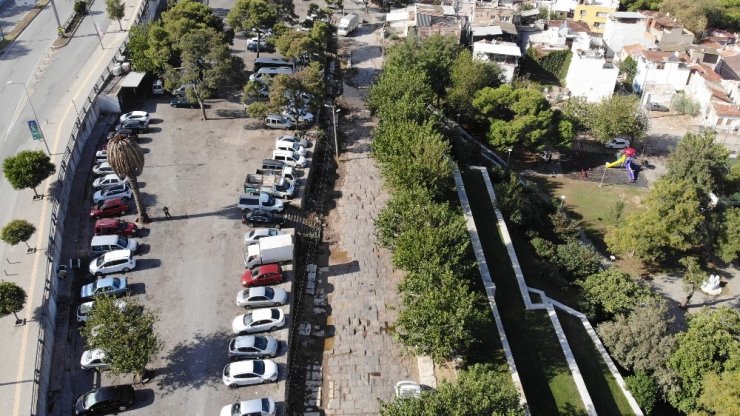 2 bin yıllık Roma yolu hafta sonu pazar yeri, hafta içi otopark
