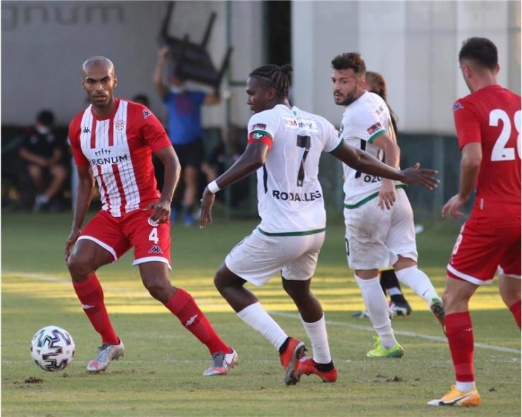 Antalyaspor’da Sidney Sam ve Naldo’ya ilk 11’de görev