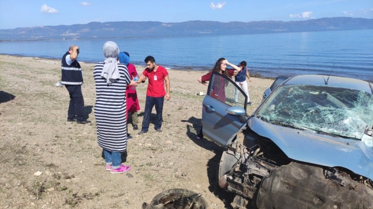 Evde sağlık hizmeti aracı ile otomobil çarpıştı: 1 ölü, 3 yaralı