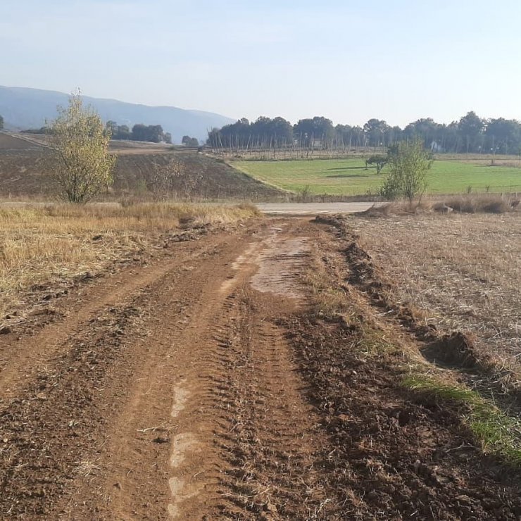 Pazaryeri’nden yağmurlar başlamadan tarla ve arazi yolları bitecek