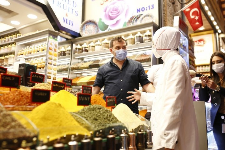 Tarihi Mısır Çarşısı’nda korona virüs denetimi