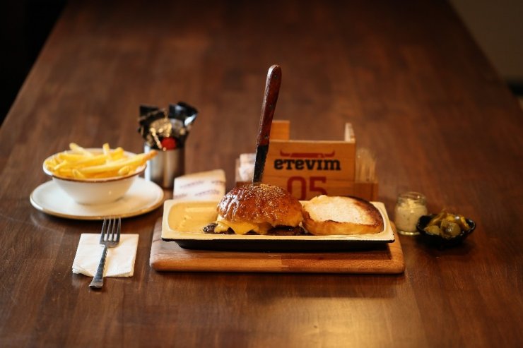 Türkiye’de bir ilk: “Tereyağında Burger”