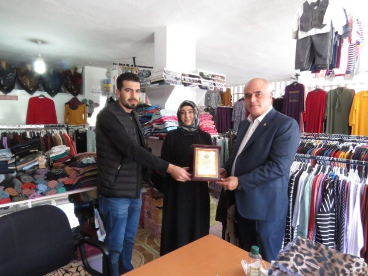 Yahyalı’da 11 yıllık kadın esnaf, ilçede yılın ahisi seçildi