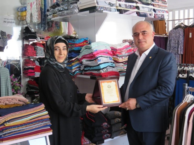 Yahyalı’da 11 yıllık kadın esnaf, ilçede yılın ahisi seçildi
