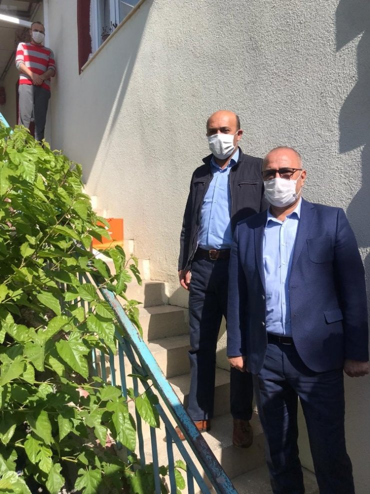 Yeşilyurt Belediyesi Covıd-19 testi pozitif çıkan personellerini yalnız bırakmıyor
