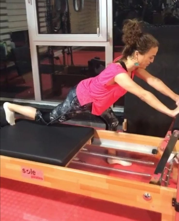 Yunusemreli kadınlar Millet Çarşısı spor salonunda form tutuyor