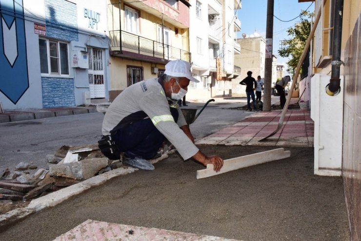 Yunusemre’nin 2 mahallesinde yol çalışması