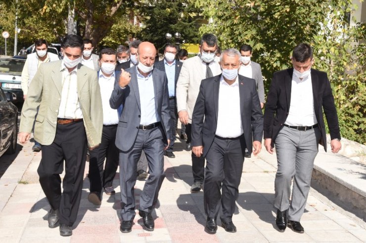 Başkan Zeybek mahalle ziyaretlerine devam ediyor