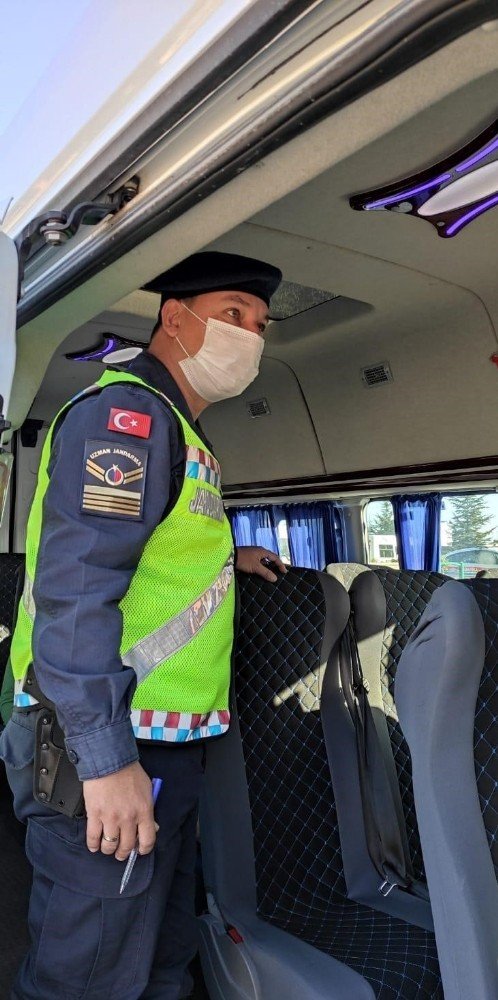 Emirdağ’da servis sürücülerine jandarmadan Korona bilgilendirmesi yapıldı