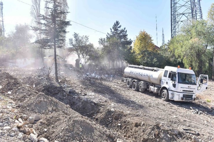 Çevre sağlığı için Başkent metruk yapılardan temizleniyor