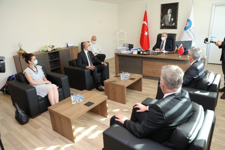 Romanya Büyükelçisi Şopanda Büyükşehir’i ziyaret etti