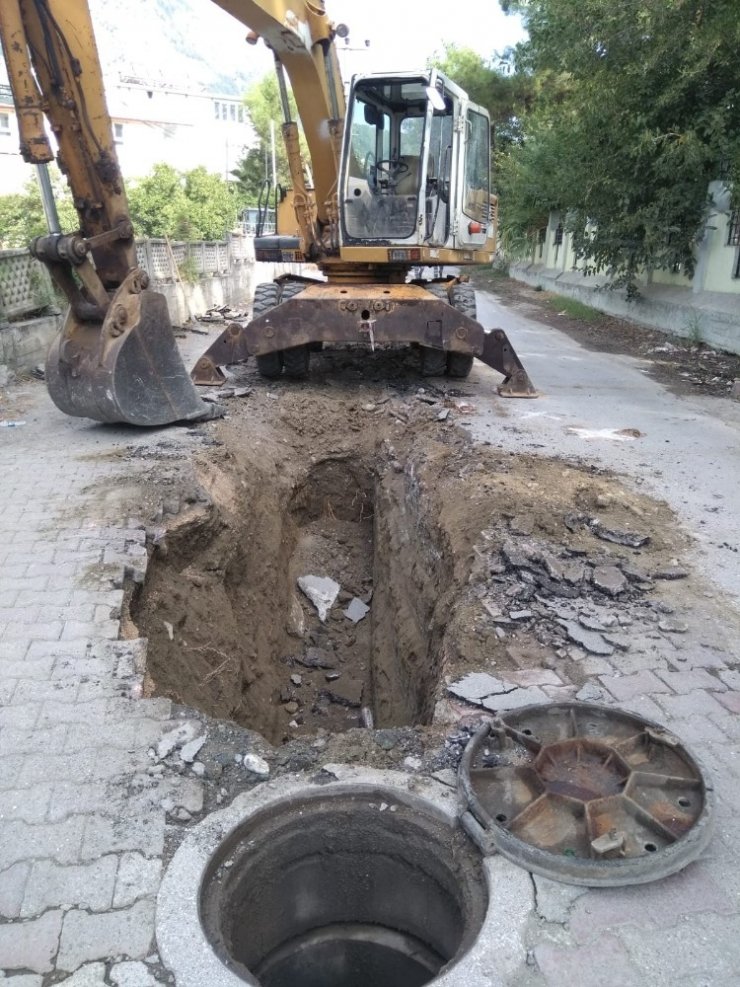 Büyükşehir’den Kemer’de alt yapı çalışması