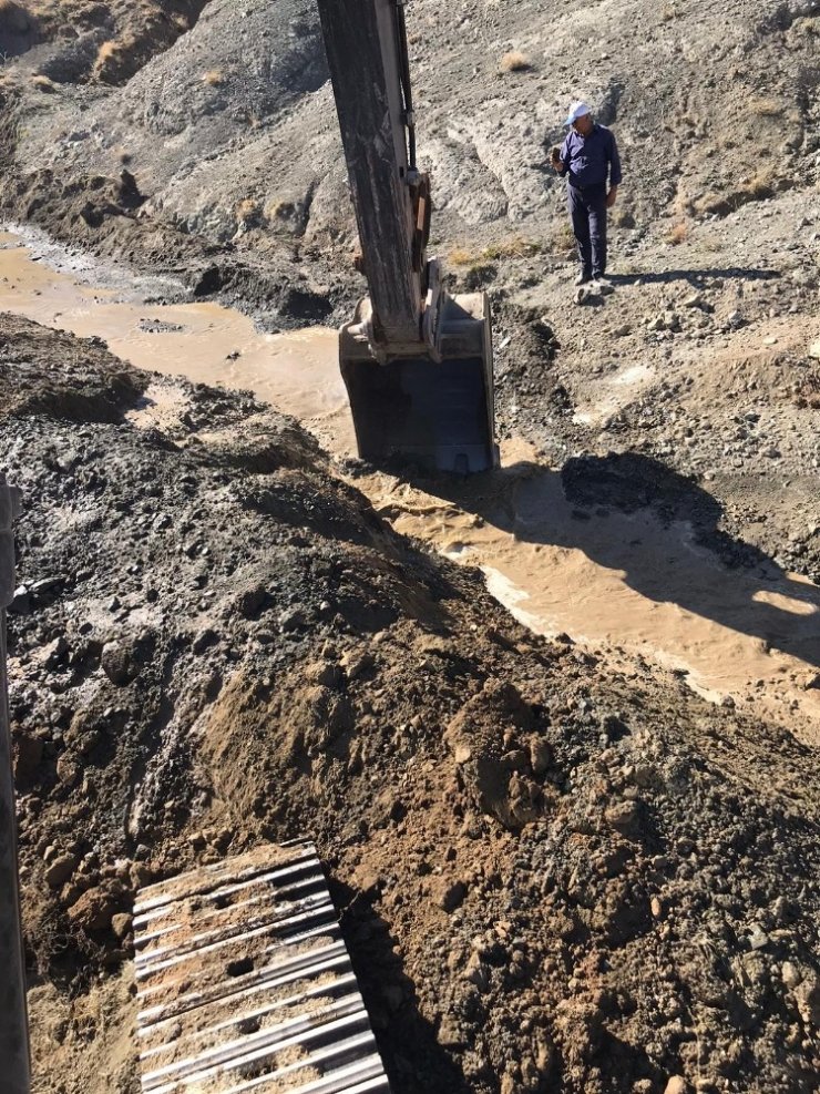 Büyükşehirden Korkuteli’de tarımsal sulamaya büyük katkı