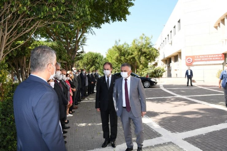 Vali Yazıcı: " Her kuruş hizmet olarak dönüyor"