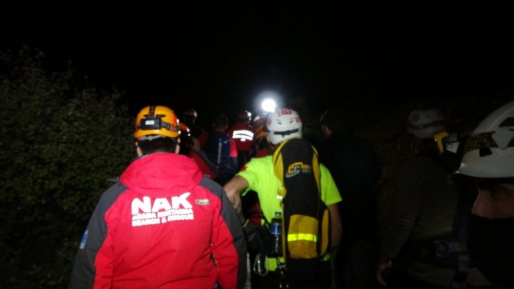 Dağda kaybolan 4 kişiyi termal dronla arama çalışmaları başladı