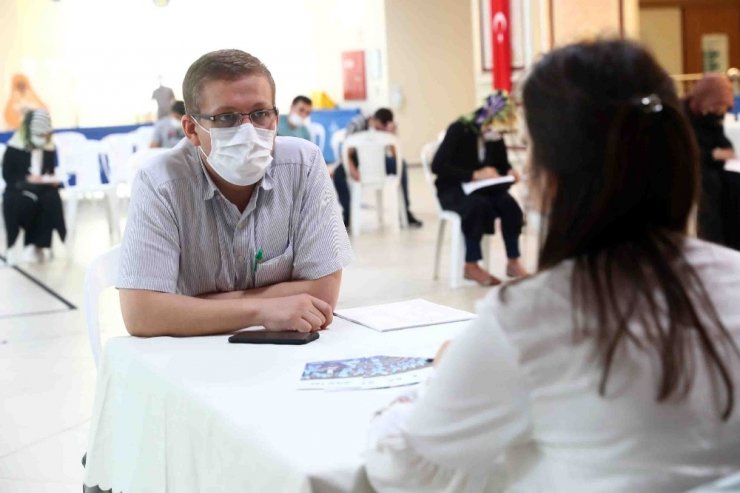 Bağcılar Belediyesi, iş arayanlar ile işverenleri bir araya getiriyor