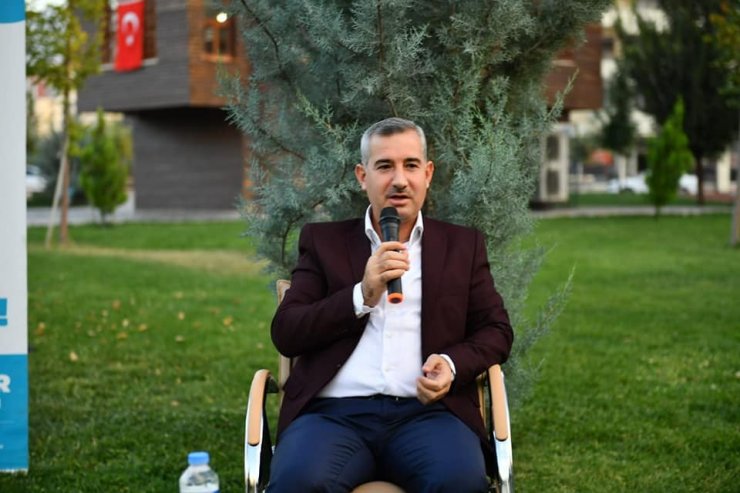 Çınar, bilgi evinde gençlerle bir araya geldi