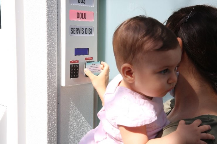 Bebek bakım ve emzirme kabinleri miniklerin hizmetinde