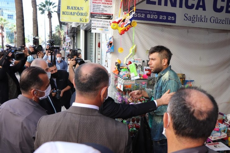 Koronaya meydan okuyan esnaf maskesiz yakalanınca “Gebermek istiyorum" dedi